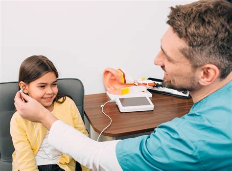 Audiologist .
